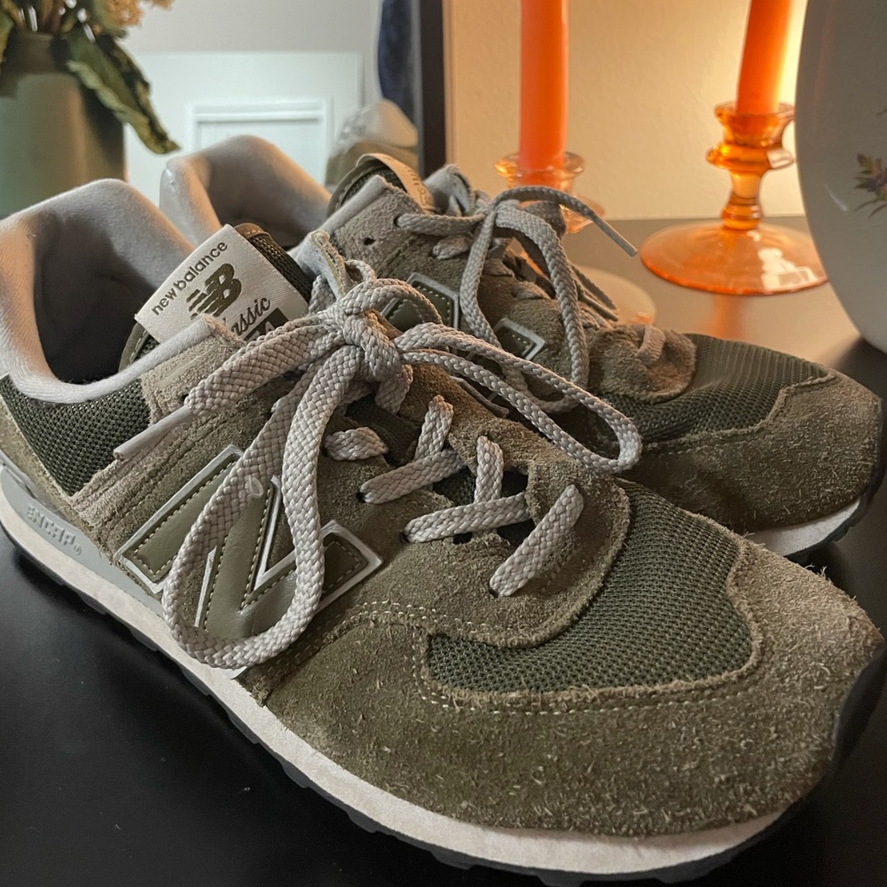 Men’s New Balance 574 olive green